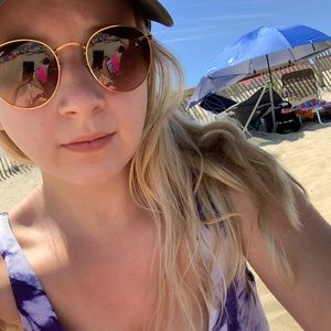 Meet your Posher, Julia